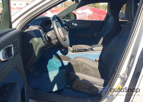 2023 Volvo Xc40 Recharge Pure Electric Twin Ultimate z USA, uszkodzony, nr VIN YV4ED3UM4P2941813